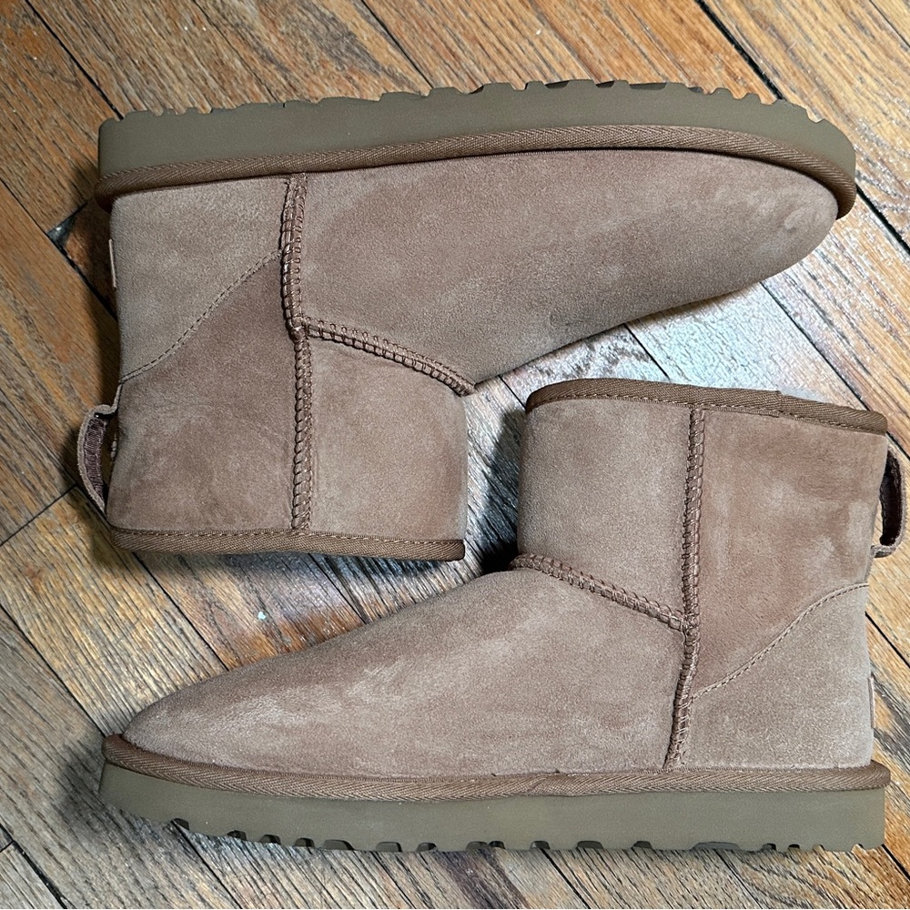 Brand New UGG Women's Classic Mini boot